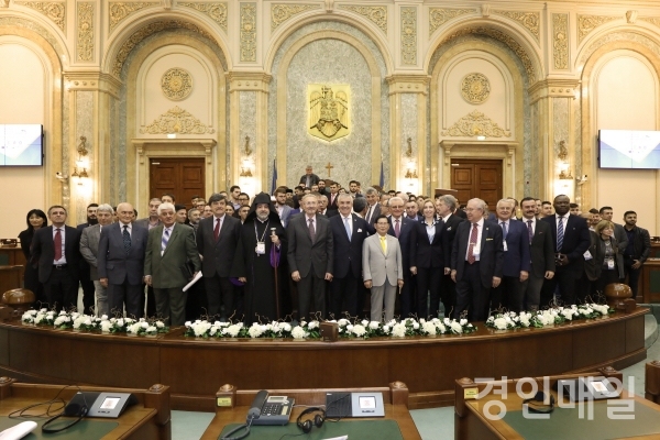 1일 루마니아 국회의사당에서 열린 평화포럼 '장기적 분쟁 해결을 위한 문화외교의 역할' 개회식