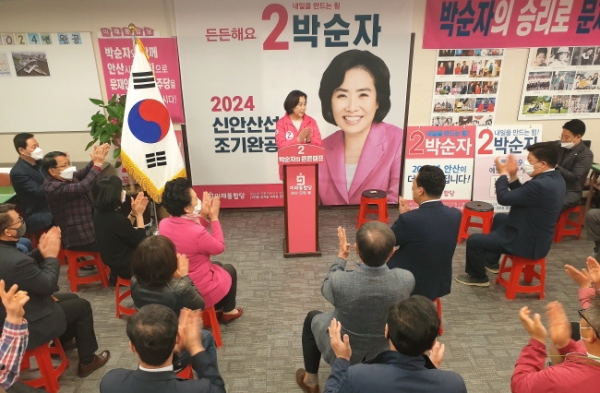 박순자 후보는 신안산선을 성곡적으로 유치시키면서 4선도전이라는 새로운 도약을 앞두고있다