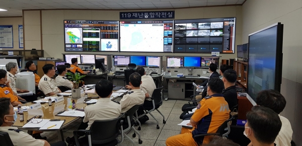 각 시, 군별로 관리하는 방범용 CCTV를 119상황실에서도 한눈에 볼 수 있게 돼 대형 재난 발생 시 효율적인 재난상황 관리와 대응이 가능해졌다.(사진=경기도소방)