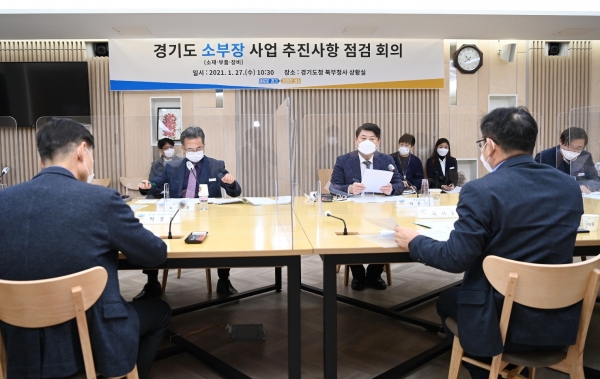 경기도는 2019년 7월 일본의 경제침략 이후 “일본 수출규제 위기를 기술독립의 기회로 삼으라”는 이재명 지사의 정책의지에 따라 경기도형 R&D 확립, 소재·부품·장비 국산화, 인프라 조성, 투자유치 다변화 등 지금까지 882억 원을 투자하며 기술독립을 위한 다양한 노력을 기울이고 있다. (사진=경기도)