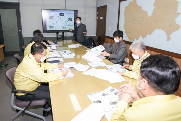 이천시는 18일 엄태준 이천시장 주재로 주차난과 불법 주정차 문제 해소 방안 마련을 위해 실시한 ‘공영주차장 입지선정 타당성 조사 용역’ 보고회를 가졌다. (사진=이천시)