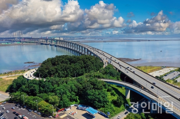 충남 행담도 휴게소에서 본 서해대교와 평택항 전경(사진=장병옥기자)