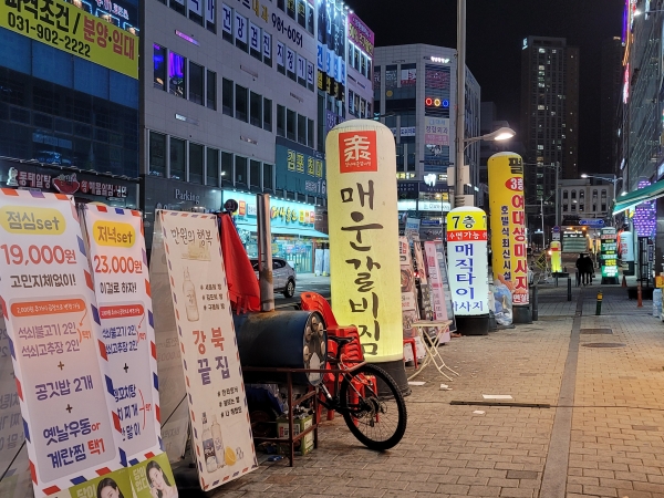 김포시는 오는 8일 클린도시사업소(클린도시과, 도로관리과, 공원관리과)를 중심으로 불법 광고물과 도로·공원의 적치물을 경기도옥외광고협회 김포시지부 등과 함께 민관 합동단속을 실시한다고 밝혔다. (사진=김포시)