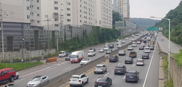 구리시는 21일 ‘남양주 양정역세권 도시개발사업 광역교통개선대책’으로 북부간선도로 확장 사업비 분담(490억원)과 토평삼거리 입체화 사업(310억원)이 '21년 제9회 대도시권광역교통위원회(국토교통부)에서 확정되었다고 밝혔다. (사진=구리시)