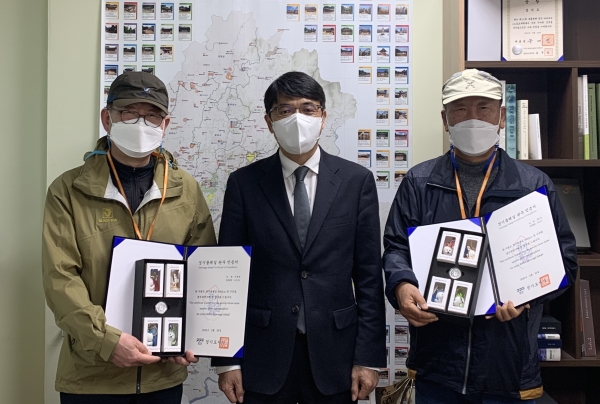 경기도 외곽 860km를 연결한 도보길 ‘경기둘레길’의 완주자가 전면 개통 후 처음으로 나왔다.(사진=경기도)