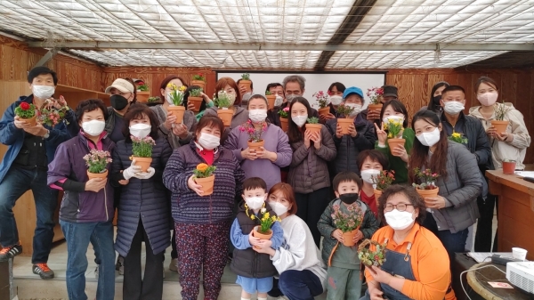 양평군(군수 정동균)에서는 지역주민들에게 농업 체험의 기회를 제공하고 농업에 대한 관심 제고를 위해 지난 3월 31일부터 10월 27일까지 7개월간 농촌체험 프로그램을 운영한다.  (사진=양평군)