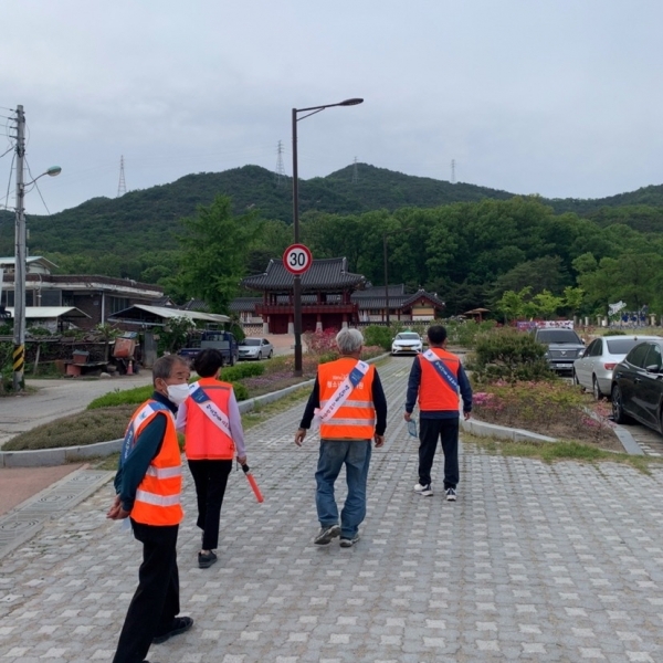 양주시 양주1동 행정복지센터(동장 김승근)는 지난 11일 청소년지도위원회(위원장 이수정)와 합동으로 관내 학교 주변과 양주역 일대에서 청소년 유해환경 지도·단속 활동을 실시했다.(사진=양주시)