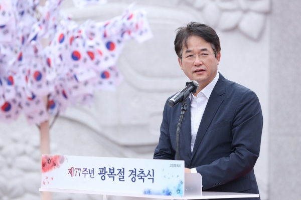 이동환 고양시장이 지난 15일 일산문화공원 고양독립운동기념탑에서 약식 개최된 광복절 제77주년 경축식에서 축사를 하고 있다. (사진=고양시청)