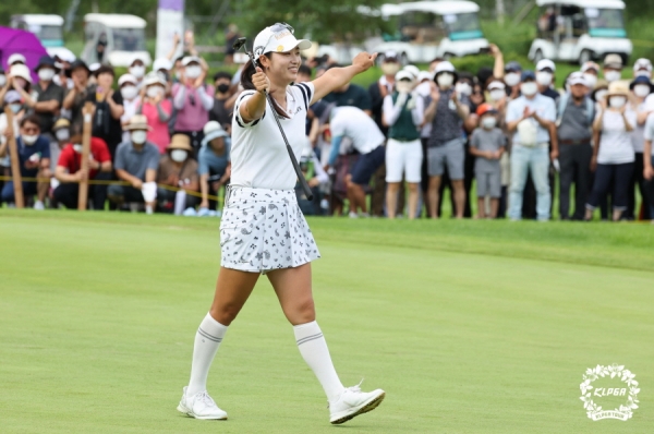 한진선 하이원리조트여자오픈2022 FR 우승 확정후 환호. 사진 = KLPGA