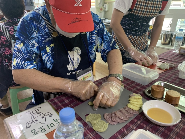 가평군보건소 치매안심센터와 농업기술센터는 경증 치매환자와 보호자들을 대상으로 치유농업프로그램 ‘힐링드림’을 운영 중이라고 전했다.(사진=가평군)