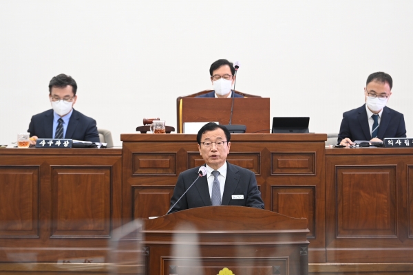 이현재 하남시장이 “효율적인 재정 운영, 체계적인 정책 이행 관리와 환류를 통해 하남시민의 삶을 든든하게 지키는 2023년을 만들겠다.”며 새해 시정철학이자 경영좌표를 설정했다. (사진=하남시)