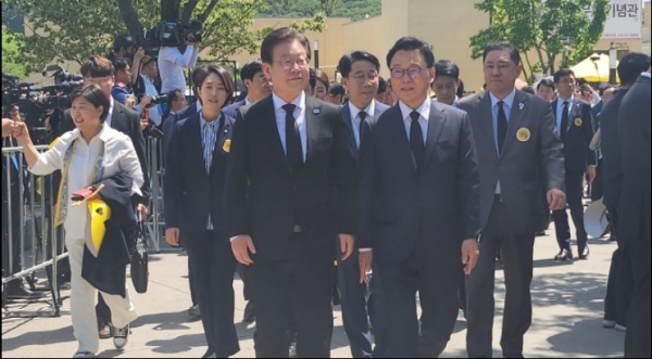 23일 경남 김해시 봉하마을에서 이재명 더불어민주당 대표를 비롯한 지도부가 고(故) 노무현 전 대통령 서거 14주기 추도식에 참석하고 있다. 2023.05.23 (사진=뉴스핌)