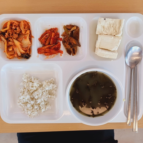 수원시청 구내식당 첫 채식급식의 날 식단.(사진=수원시)