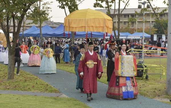 '세종대왕납시오' 퍼레이드 2023 SUPER FALL FESTIVAL에 참여 했다. 사진 = 세종대왕국민위원회