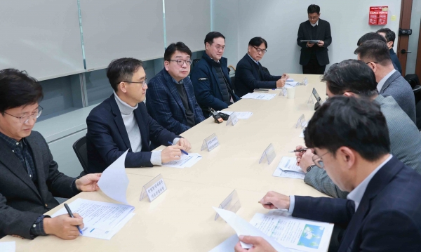 최남호 산업통상자원부 2차관이 「석유·가스 수급 상황 긴급 점검회의」를 주재하고, 최근 중동정세 동향 및 관련 석유·가스 수급가격 영향 등을 점검하였다./산업통상자원부