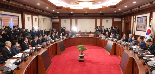 한덕수 국무총리가 30일 정부서울청사에서 열린 국무회의를 주재하며 발언하고 있다. 이날 국무회의에서는 '10·29 이태원참사 진상규명과 재발방지 및 피해자 권리보장을 위한 특별법안(이태원 특별법)' 재의요구안을 의결했다. /뉴스핌