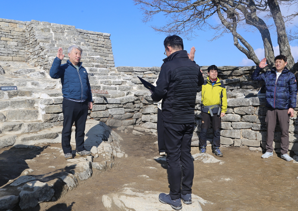 한전산업개발 대표이사 함흥규 및 임직원 일동이 16일 열린 ‘안전 실천 다짐대회’에서 윤리경영 선포식을 진행하고 있다. 사진 = 한전산업개발