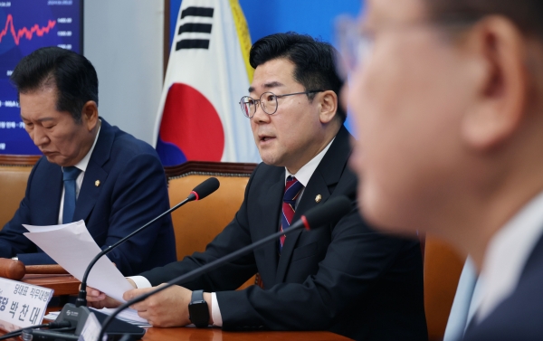 박찬대 더불어민주당 대표 직무대행 겸 원내대표가 28일 오전 서울 여의도 국회에서 열린 최고위원회의에서 모두발언을 하고 있다. /뉴스핌