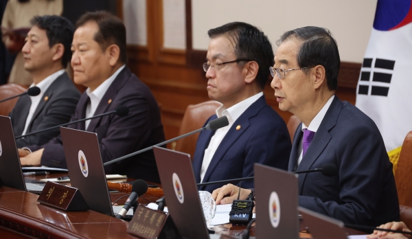 한덕수 국무총리가 9일 정부서울청사에서 열린 국무회의를 주재하며 발언하고 있다. 정부는 이날 국무회의에서 '순직 해병 수사 방해 및 사건 은폐 등의 진상 규명을 위한 특별검사의 임명 등에 관한 법률안'(채상병특검법)에 대한 재의 요구 안건을 의결했다. 2024.07.09