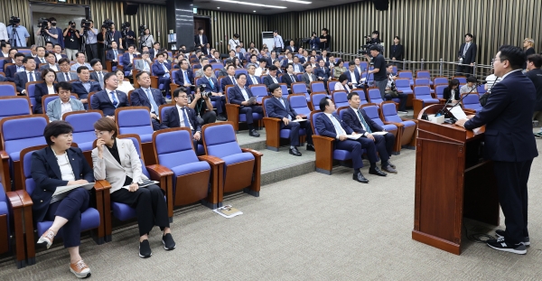 박찬대 더불어민주당 대표 권한대행 겸 원내대표가 25일 오후 서울 여의도 국회에서 열린 의원총회에서 발언을 하고 있다. 2024.07.25/뉴스핌