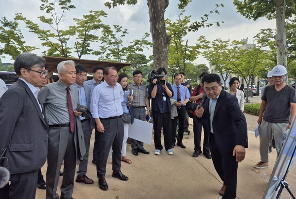 이상덕 재외동포청장은 대회 개최 한달 여를 앞두고 대회 현장 전반에 대한 점검에 나섰다. 사진제공=재외동포청