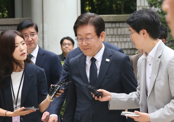 이재명  더불어민주당 대표가 20일 오전 서울 서초구 서울중앙지법에서 열린 ‘故김문기·백현동 허위 발언’에 대한 공직선거법위반 결심 공판에 출석하고 있다.2024.09.20/뉴스핌