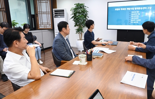 김동근 시장이 ‘제14차 교통정책 전략회의’를 진행하고 있다.(사진=의정부시)