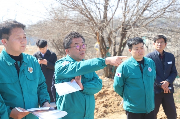 평택시의회 산업건설위원회에서 현장 활동중인 이윤하의원