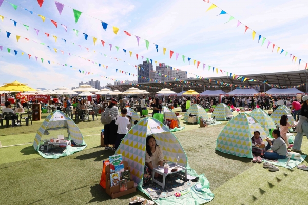 용인특례시는 5일 시청 광장에서 제6회 용인 북페스티벌을 개최했다