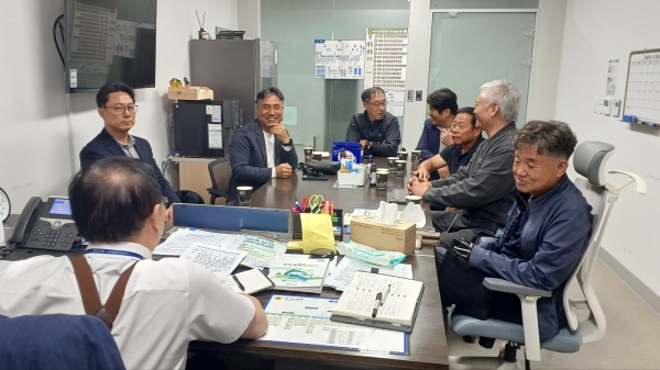 경기도의회 박재용 의원이 대한민국상이군경체육회 사이클연맹 및 대한장애인사이클연맹(KDCF) 임원들과 정담회를 갖고 장애인동호회 및 사이클 선수들이 안전하게 훈련할 수 있는 전용구장 설치가 필요하다는데 의견을 함께했다./경기도의회